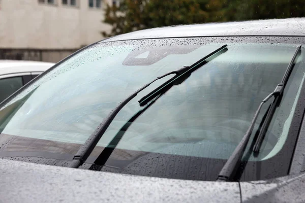 Auto Wissers Reinigen Van Water Druppels Van Voorruit Glas Buiten — Stockfoto