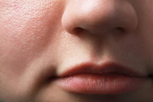 Vista Perto Mulher Com Pele Normal Lábios Bonitos — Fotografia de Stock