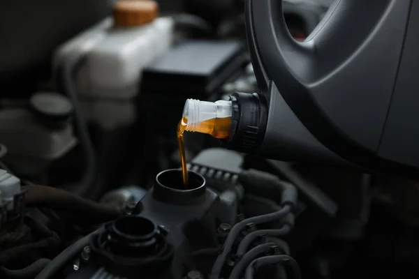 Pouring Motor Oil Car Engine Closeup — Stock Photo, Image