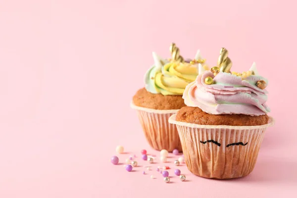 Χαριτωμένο Γλυκό Cupcakes Μονόκερο Ροζ Φόντο Χώρος Για Κείμενο — Φωτογραφία Αρχείου