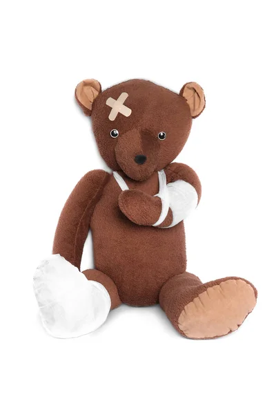 Urso Brinquedo Com Ligaduras Isoladas Branco — Fotografia de Stock