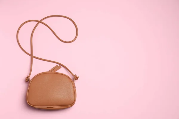 Stylish Woman Bag Pink Background Top View Space Text — 스톡 사진