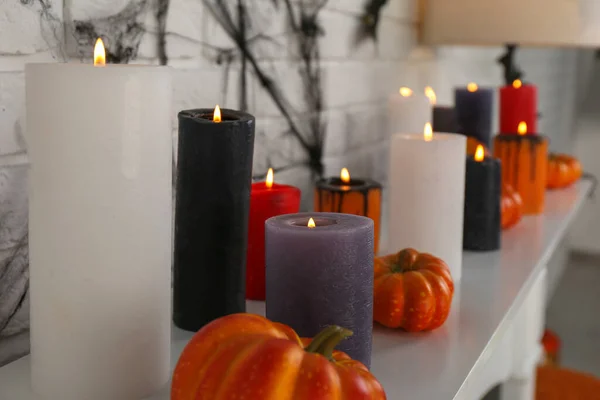 Свечи Тыквы Камине Помещении Крупный План Хэллоуин Декор — стоковое фото