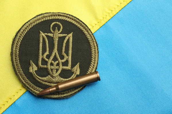 Proiettile Patch Militare Sulla Bandiera Ucraina Piatto Laici Spazio Testo — Foto Stock