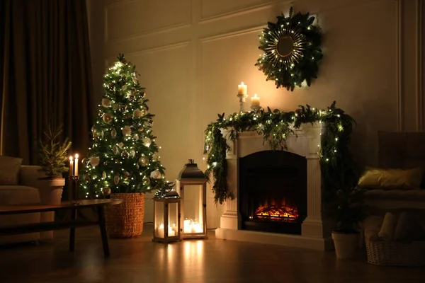 벽난로와 크리스마스 디오르가 아름다운 — 스톡 사진