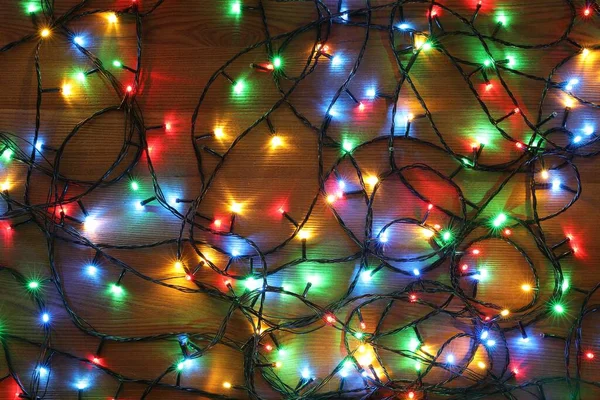Barevná Vánoční Světla Dřevěném Stole Pohled Shora — Stock fotografie