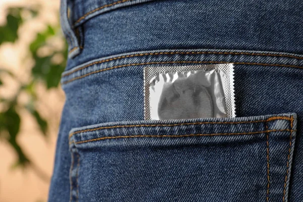 Jeans Mit Kondom Der Tasche Nahaufnahme Potenzproblem — Stockfoto