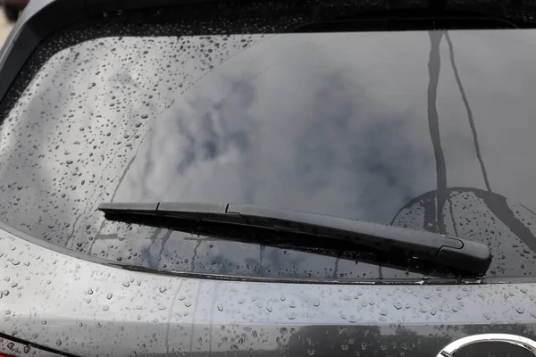 Auto Wisser Schoonmaken Water Druppels Van Achterruit Glas Close — Stockfoto
