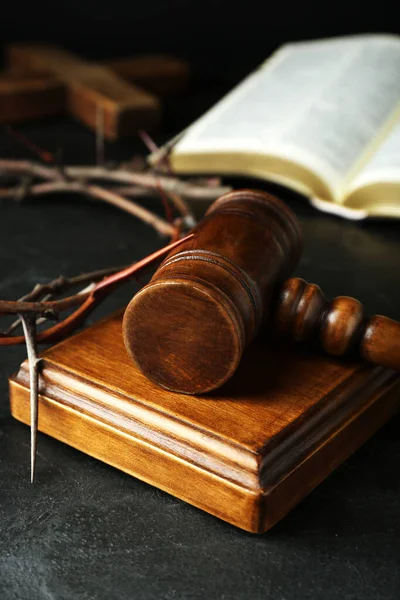 Wooden Judge Gavel Crown Thorns Black Table Closeup — Stock Photo, Image