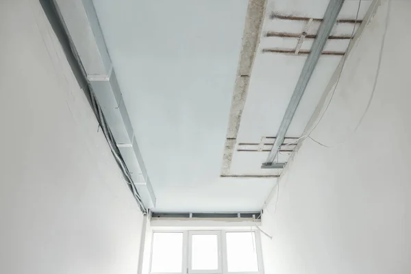 Plafond Avec Fils Préparés Pour Rénovation Dans Chambre — Photo
