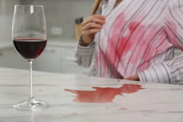Woman Spilled Wine Her Shirt Marble Table Kitchen Closeup — Stock Photo, Image