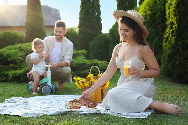 Happy Family Having Picnic Garden Sunny Day — Stock Fotó