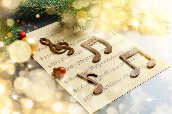 Masanın Üzerinde Beste Nota Kağıtları Var Noel Şarkıları Bokeh Etkisi — Stok fotoğraf