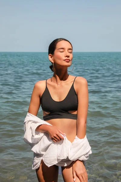 Beautiful Young Woman Stylish Bikini Sea — Foto de Stock