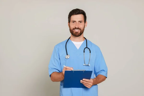 Happy Doctor Stethoscope Clipboard Light Grey Background — Stock Photo, Image