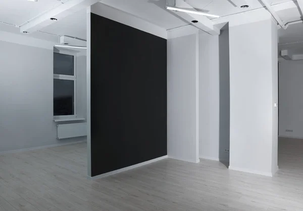 Stock image Empty renovated room with black and white walls