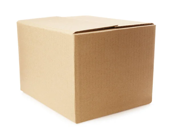 Beyaz Arka Plan Üzerinde Bir Kapalı Karton Kutu — Stok fotoğraf
