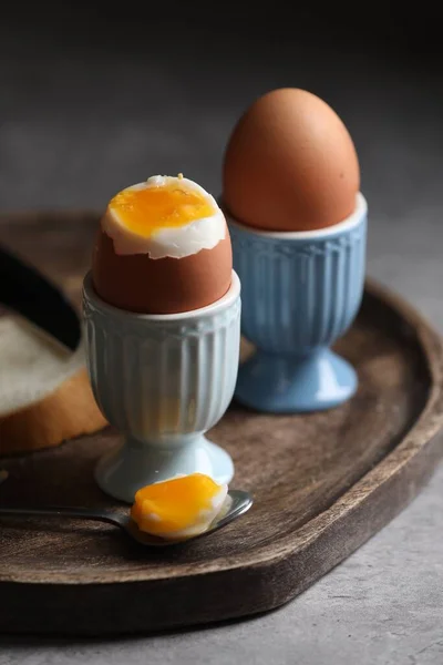 Вкусные Вареные Куриные Яйца Сером Столе — стоковое фото
