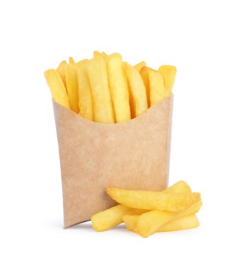 Beyaz arka planda lezzetli patates kızartması olan paket kâğıdı.
