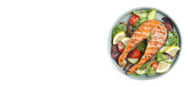 Beyaz arka planda leziz ızgara somon balığı seti, üst manzara. Pankart tasarımı