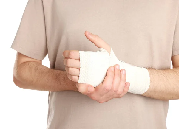 Man Med Handen Insvept Medicinskt Bandage Vit Bakgrund Närbild — Stockfoto