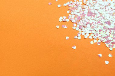 Sarı arka planda parlak bir parıltı. Metin için boşluk