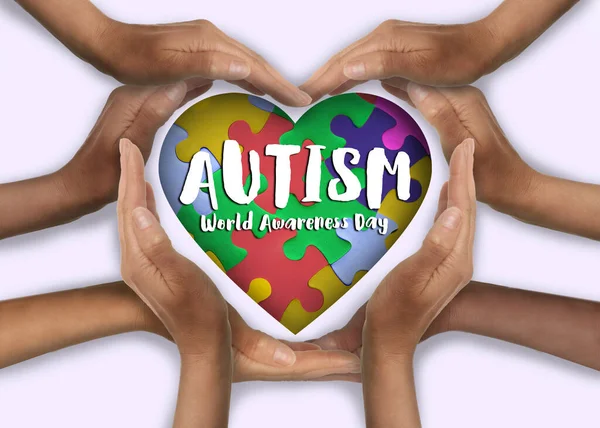 Wereld Autisme Bewustmakingsdag Mensen Vormen Hart Met Hun Handen Witte — Stockfoto
