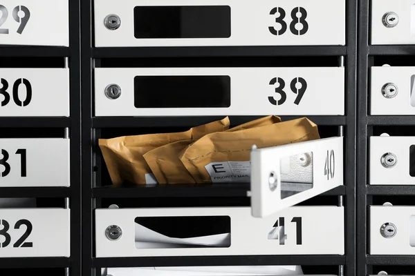 Caixa Correio Aberta Com Fechadura Número Envelopes — Fotografia de Stock