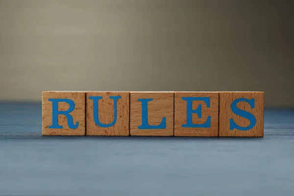 Κανόνες Λέξεων Από Κύβους Γράμματα Ανοιχτό Μπλε Ξύλινο Τραπέζι — Φωτογραφία Αρχείου