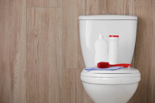 Flessen Borstel Vod Toiletpot Binnen Ruimte Voor Tekst Schoonmaakmiddelen — Stockfoto