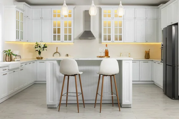 Interior Cocina Lujo Con Muebles Nuevos Elegantes — Foto de Stock