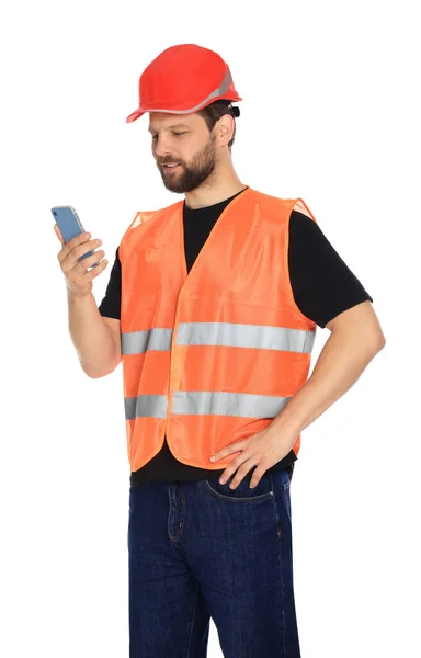 身穿反光制服 头戴白色背景智能手机的男人 — 图库照片
