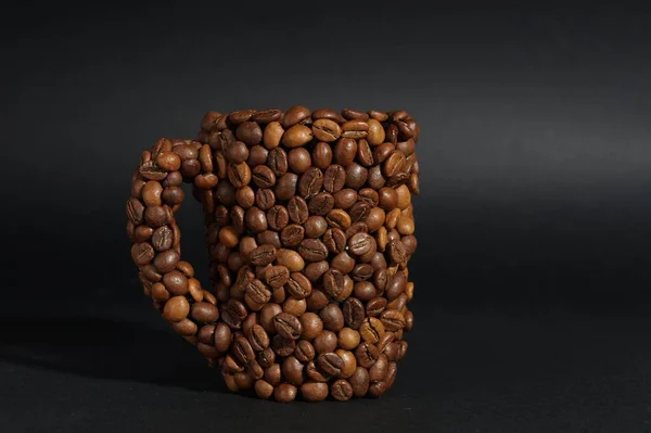 黑底咖啡豆杯 — 图库照片