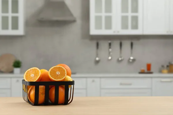 Naranjas Frescas Maduras Sobre Mesa Madera Cocina Espacio Para Texto — Foto de Stock