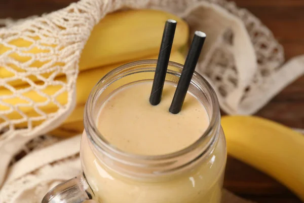 Einmachglas Mit Bananen Smoothie Auf Holztisch Nahaufnahme — Stockfoto