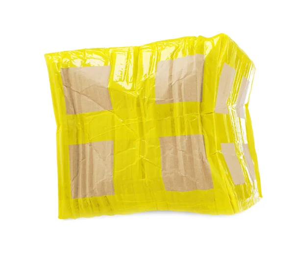 Zmačkaná Kartonová Krabička Žlutou Lepicí Páskou Bílém Pozadí — Stock fotografie
