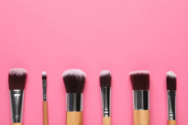 Conjunto Pincéis Maquiagem Fundo Rosa Flat Lay Espaço Para Texto — Fotografia de Stock