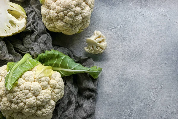 Fresh Whole Cut Cauliflowers Grey Textured Background Top View Space — Stock Photo, Image