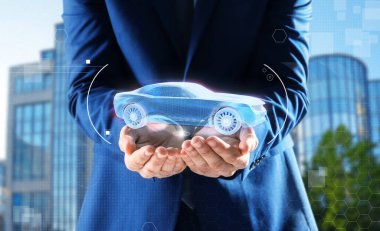 Modern arabanın dijital görüntüsünü elinde tutan adam, yakın plan.