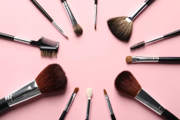 Quadro Diferentes Pincéis Maquiagem Fundo Rosa Flat Lay Espaço Para — Fotografia de Stock