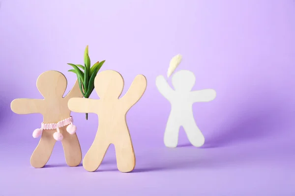 Wooden Human Figures Fighting Attention Beloved Lilac Background Space Text — Stock Photo, Image