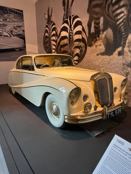Lahey Hollanda Kasım 2022 Louwman Müzesi Ndeki Beyaz Retro Arabanın — Stok fotoğraf