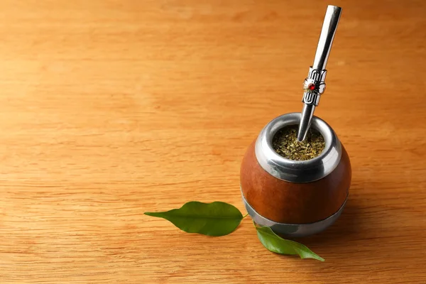 Calabash Herbaty Mate Bombilla Drewnianym Stole Miejsce Tekst — Zdjęcie stockowe