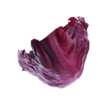 Taze kırmızı lahana yaprağı üzerinde beyaz izole