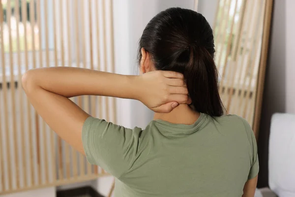 Young Woman Suffering Neck Pain Home Back View — Stock Photo, Image