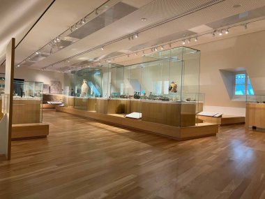 LEIDEN, NETHERLANDS - AĞUSTOS 07, 2022: Ulusal Antikalar Müzesinde Sergi (Rijksmuseum van Oudheden)