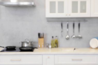 Modern mutfağın bulanık görüntüsü. İç tasarım