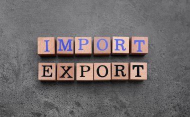 Gri masadaki küplerden yapılan Sözcükler Alma ve İhraç Etme