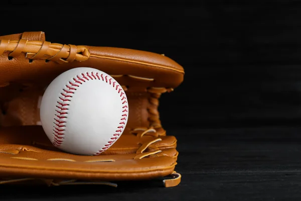 Catcher Handschoen Honkbal Zwarte Achtergrond Ruimte Voor Tekst Sportspel — Stockfoto