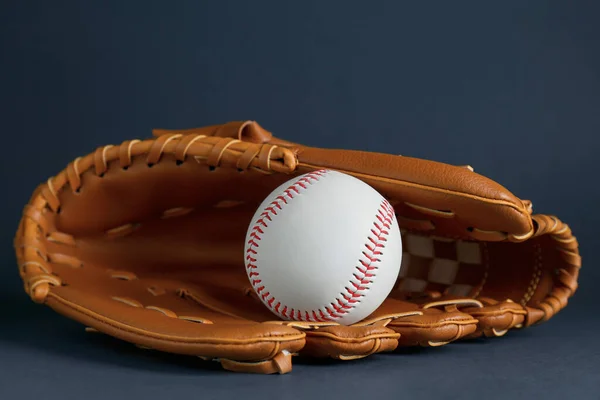 Catcher Handschoen Honkbal Donkere Achtergrond Sportspel — Stockfoto